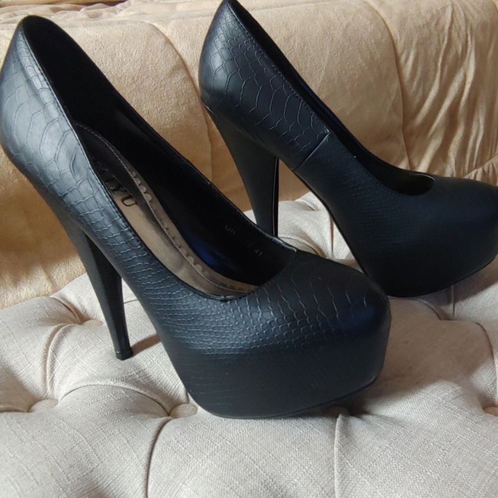 Black Crocodile Stilletos